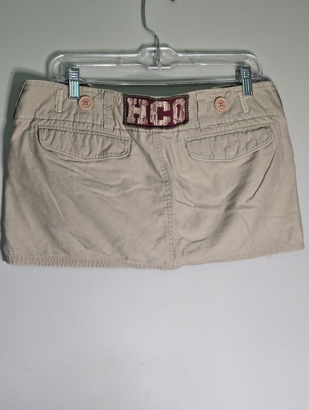 HCO Hollister Y2K Tan Skort Mini Skirt Low Rise with Maroon Branded Patch